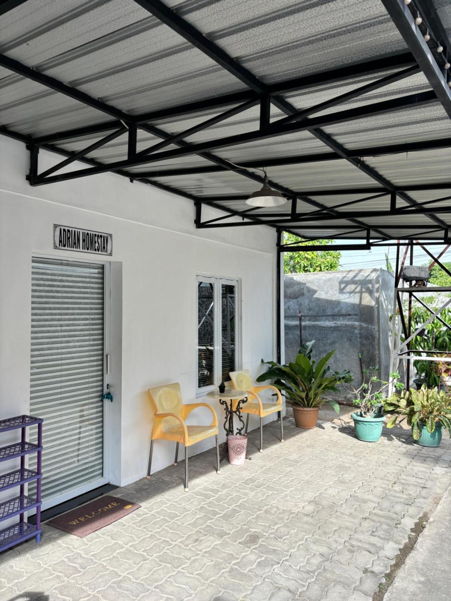 Adrian Family Homestay Ngabean Exterior foto