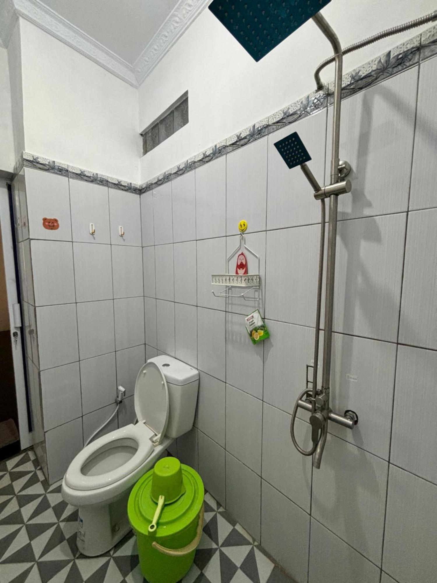 Adrian Family Homestay Ngabean Exterior foto