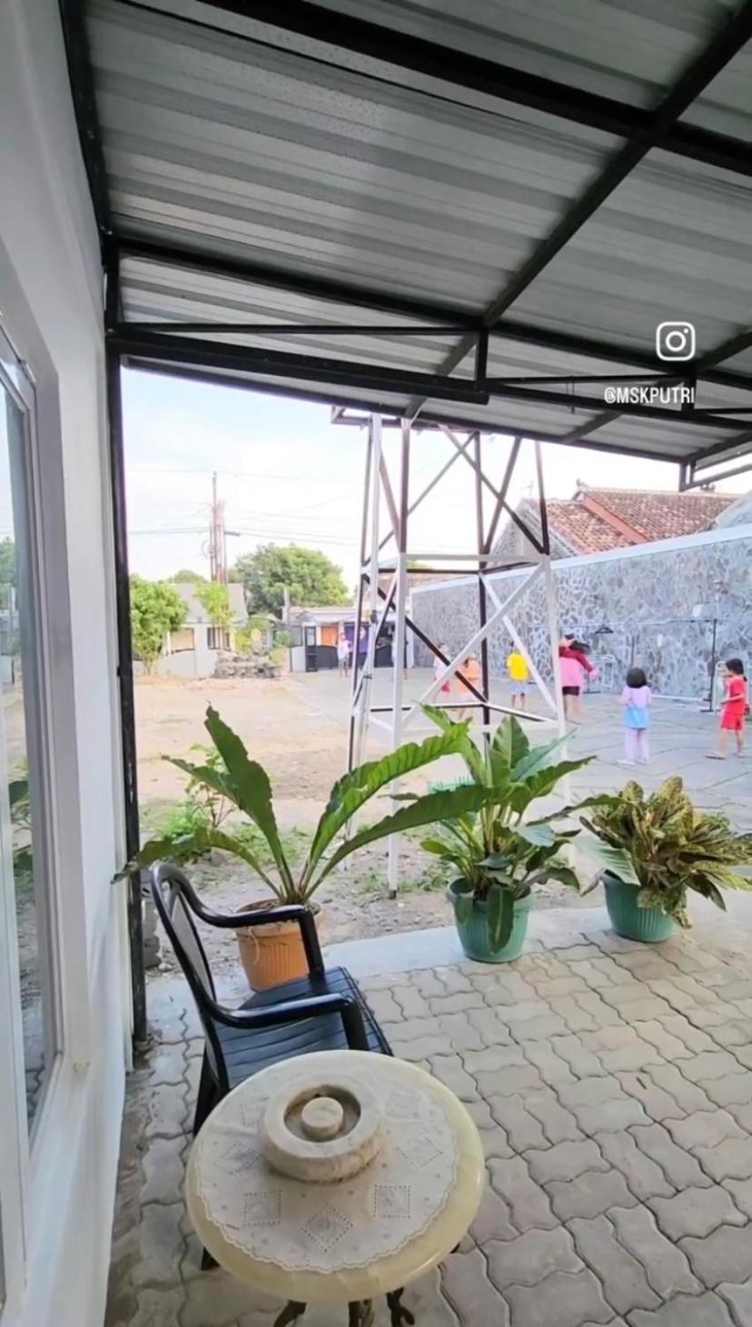 Adrian Family Homestay Ngabean Exterior foto